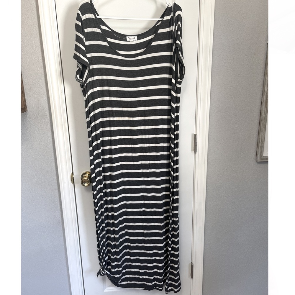 STRIPED MAXI DRESS